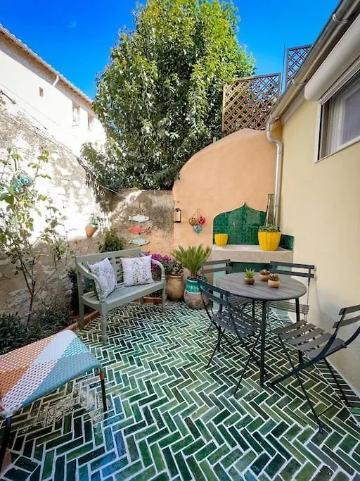 Apartment Petit Patio - 2 Chambres - Centre Ville - Climatisation Cassis France